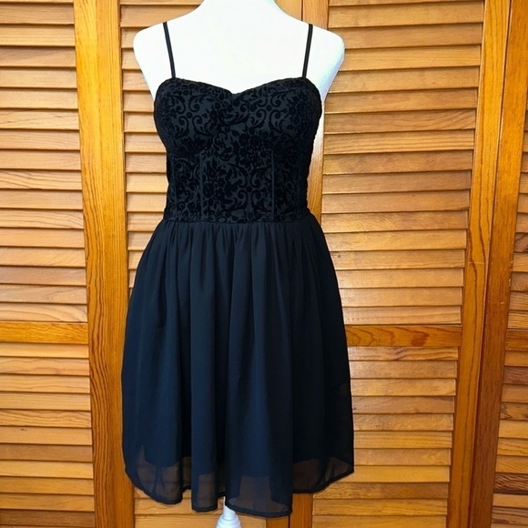Gorgeous Devore Velvet Bustier Dress From B.O.G Collective Size Medium - Picture 1 of 8